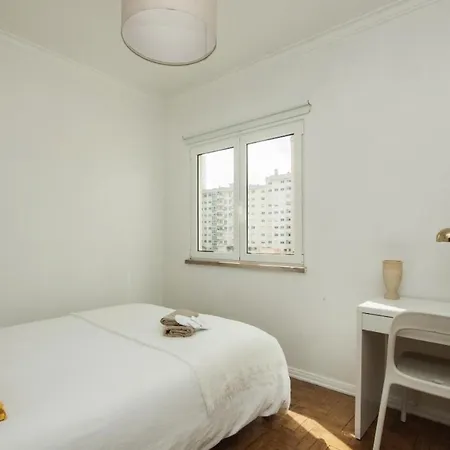 - Cost - Airport - Subway 리스본