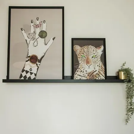 - Cost - Airport - Subway Апартаменты *