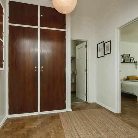 - Cost - Airport - Subway * Lisbona